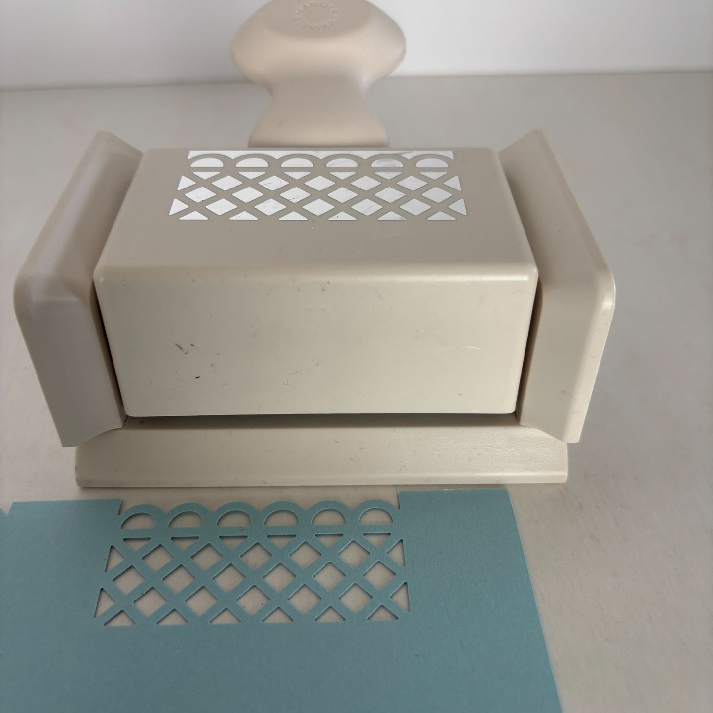 Martha Stewart Paper Punch GARDEN TRELLIS Gate Lattice Deep Edge Chain Craft