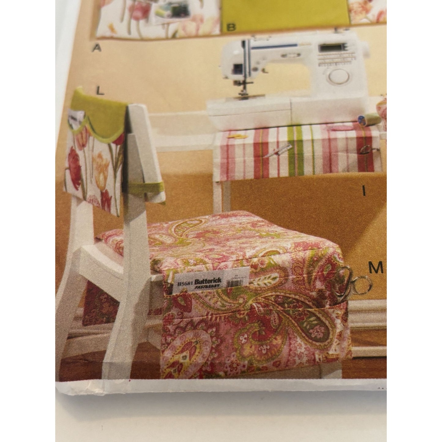 Butterick Sewing Pattern B5767 Sewing Room Wall Hanging Organizer Pin Cushion UC