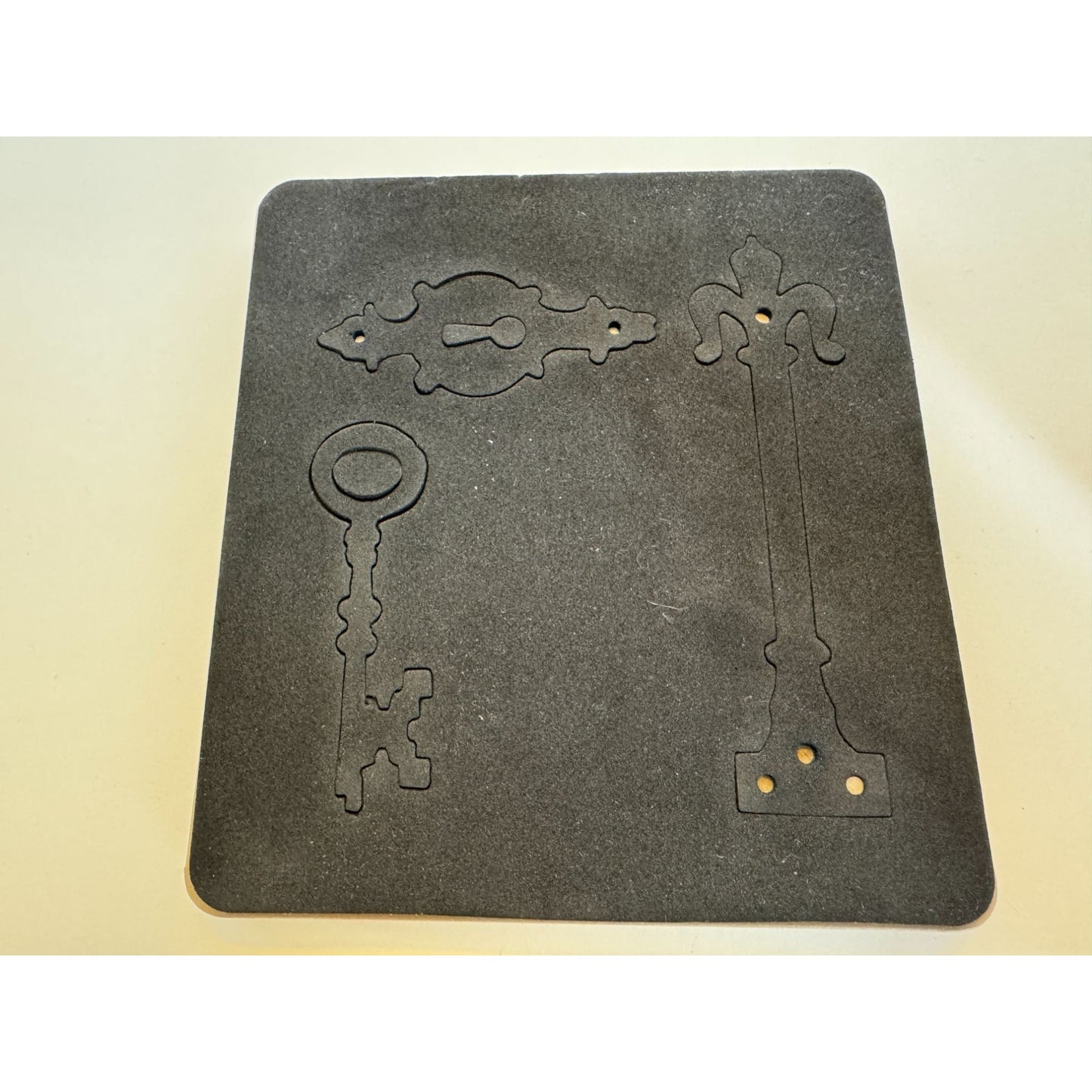 Tim Holtz Sizzix Alterations Hardware Findings Key Bigz Cutting Die Craft Tool