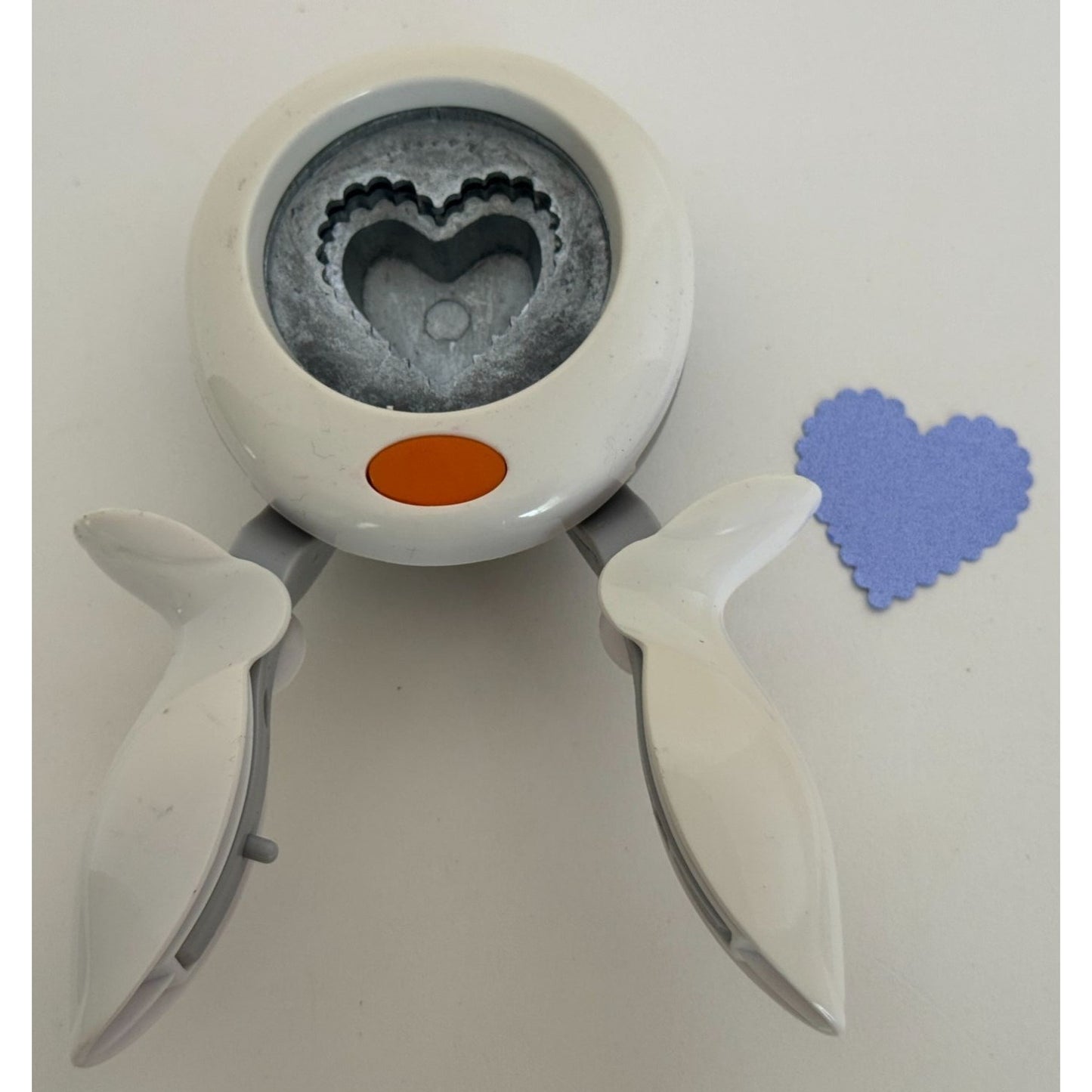 Fiskars Heart Lever Squeeze Paper Punch My Funny Valentine Zigzag Sawtooth Edge