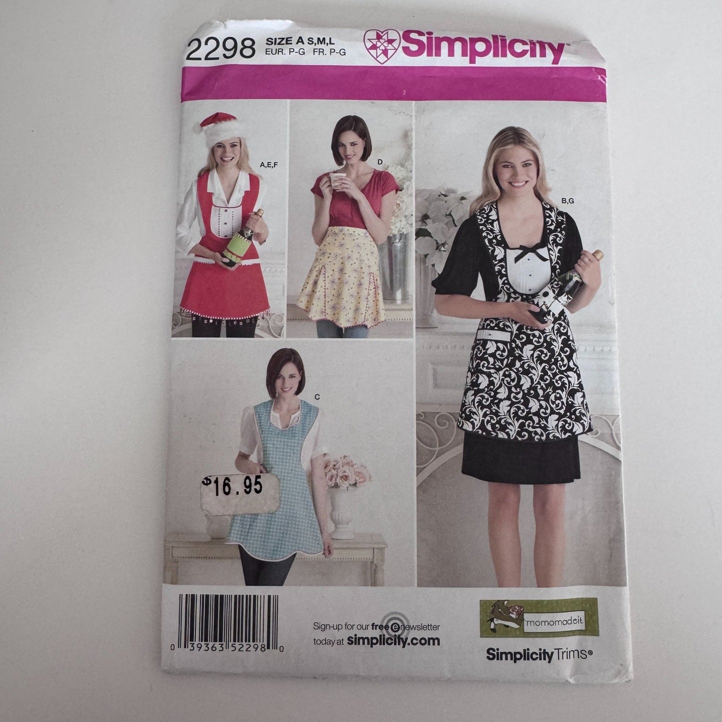 Simplicity Sewing Pattern 2298 Kitchen Aprons Retro Christmas Santa Hat S M L UC