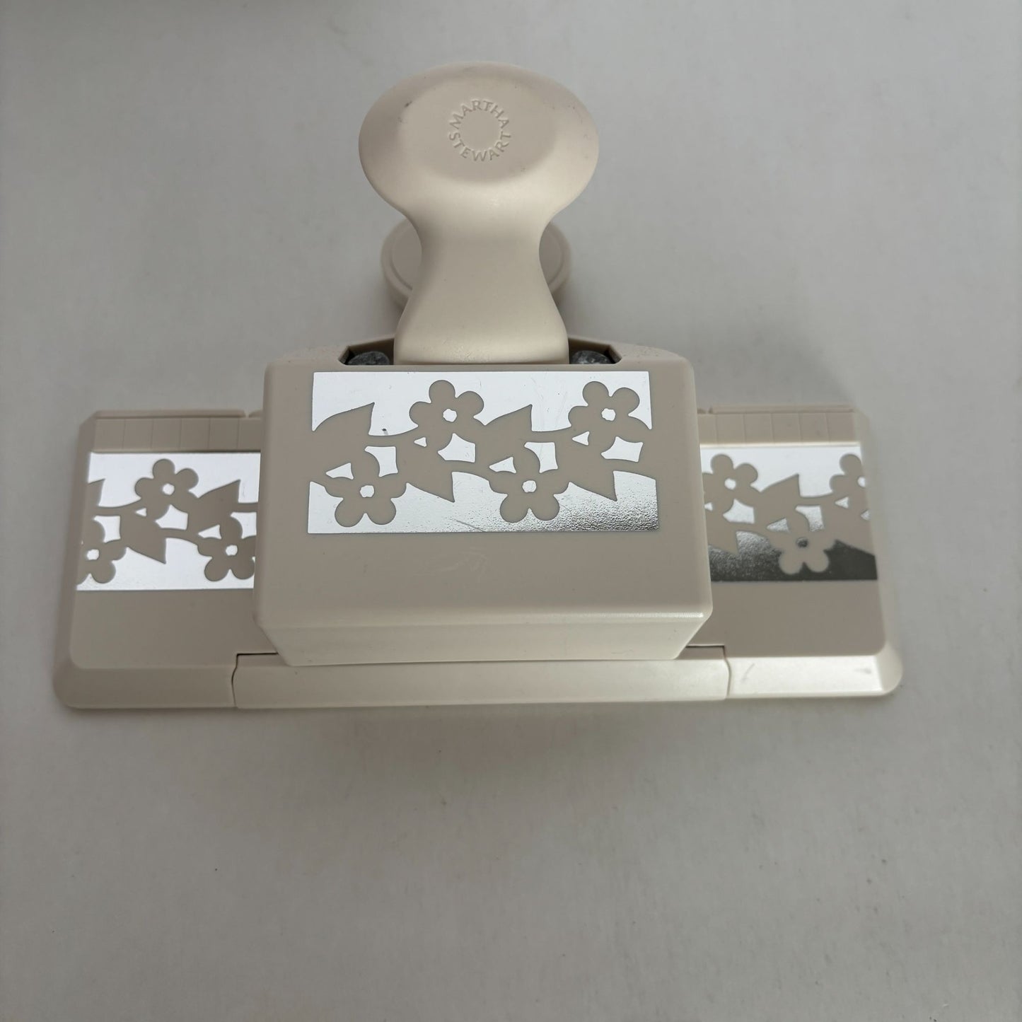 Martha Stewart Paper Punch Blossom Trim Deep Edge Flower Border Card Making Art