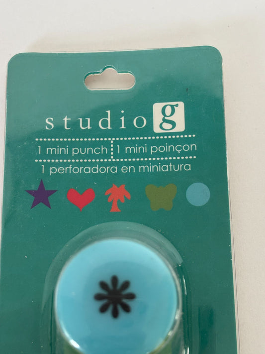 Studio G Mini Paper Punch Daisy Flower Confetti Paper Crafting Spring Small New