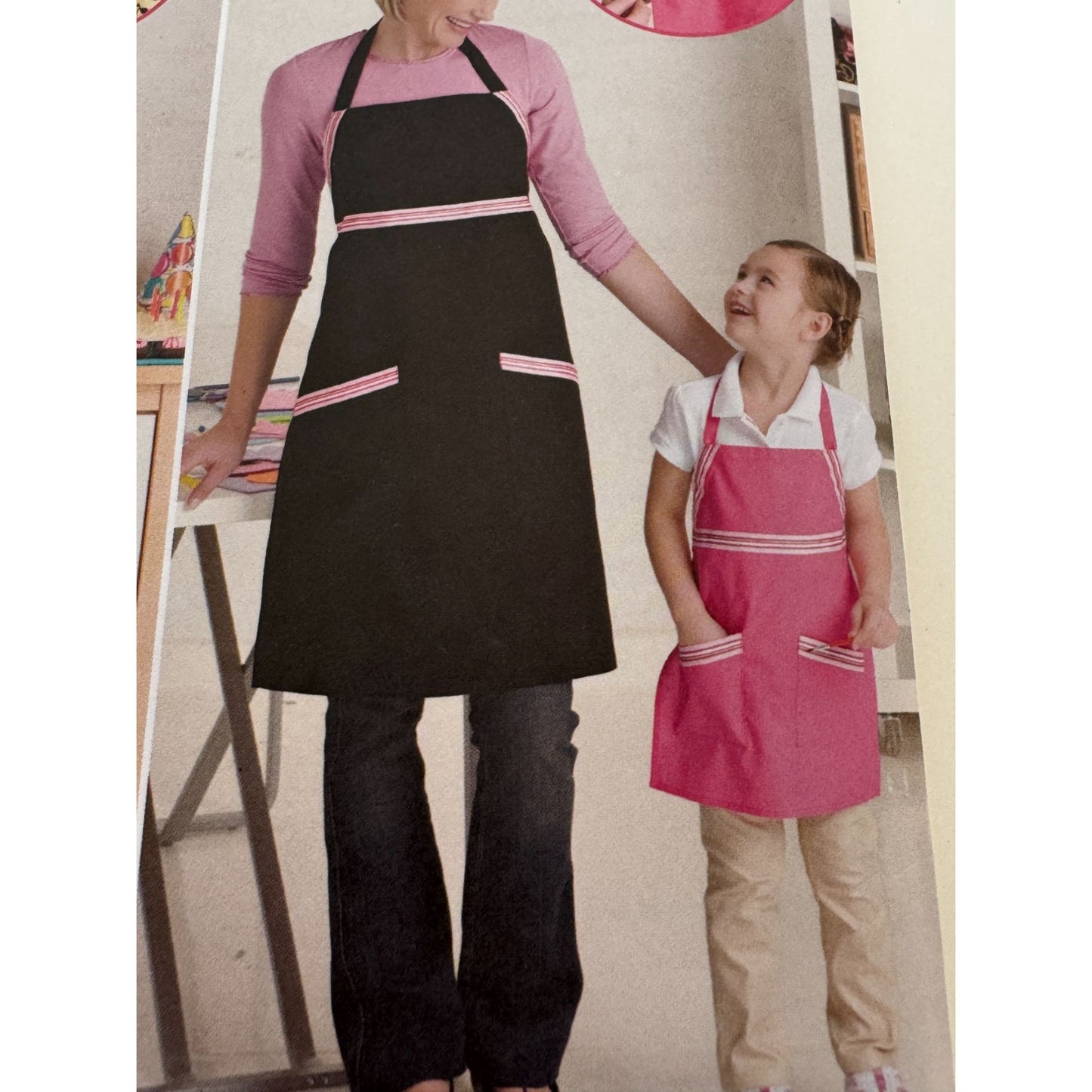 Simplicity Sewing Pattern 2555 Mother Daughter Matching Aprons Child Adult Uncut