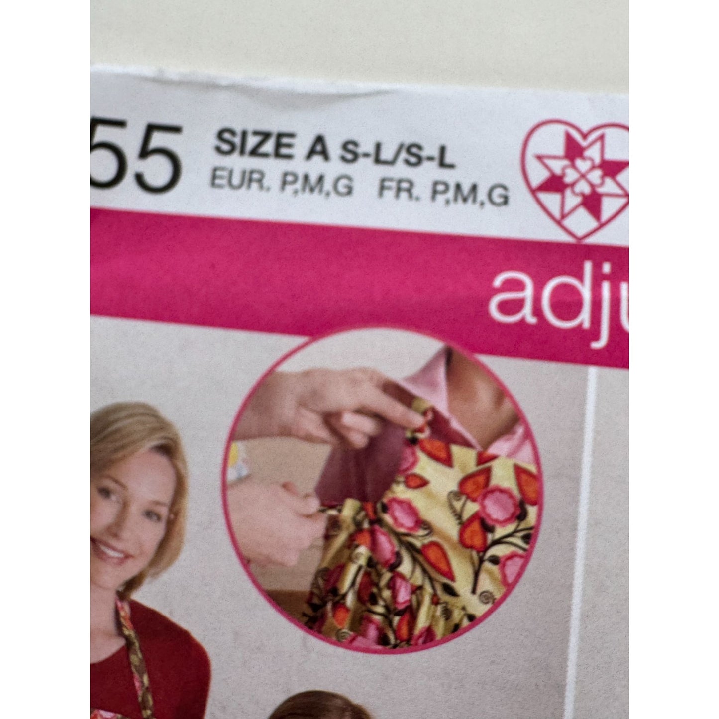 Simplicity Sewing Pattern 2555 Mother Daughter Matching Aprons Child Adult Uncut