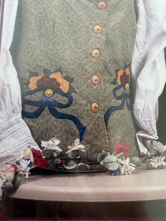 The Picket Fence Quilt and Embroidery Pattern Garden Party Wall Hanging Fashion