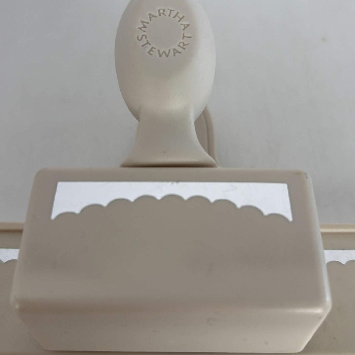Martha Stewart Paper Punch Scalloped Border Edge Crafting Card Making Beige