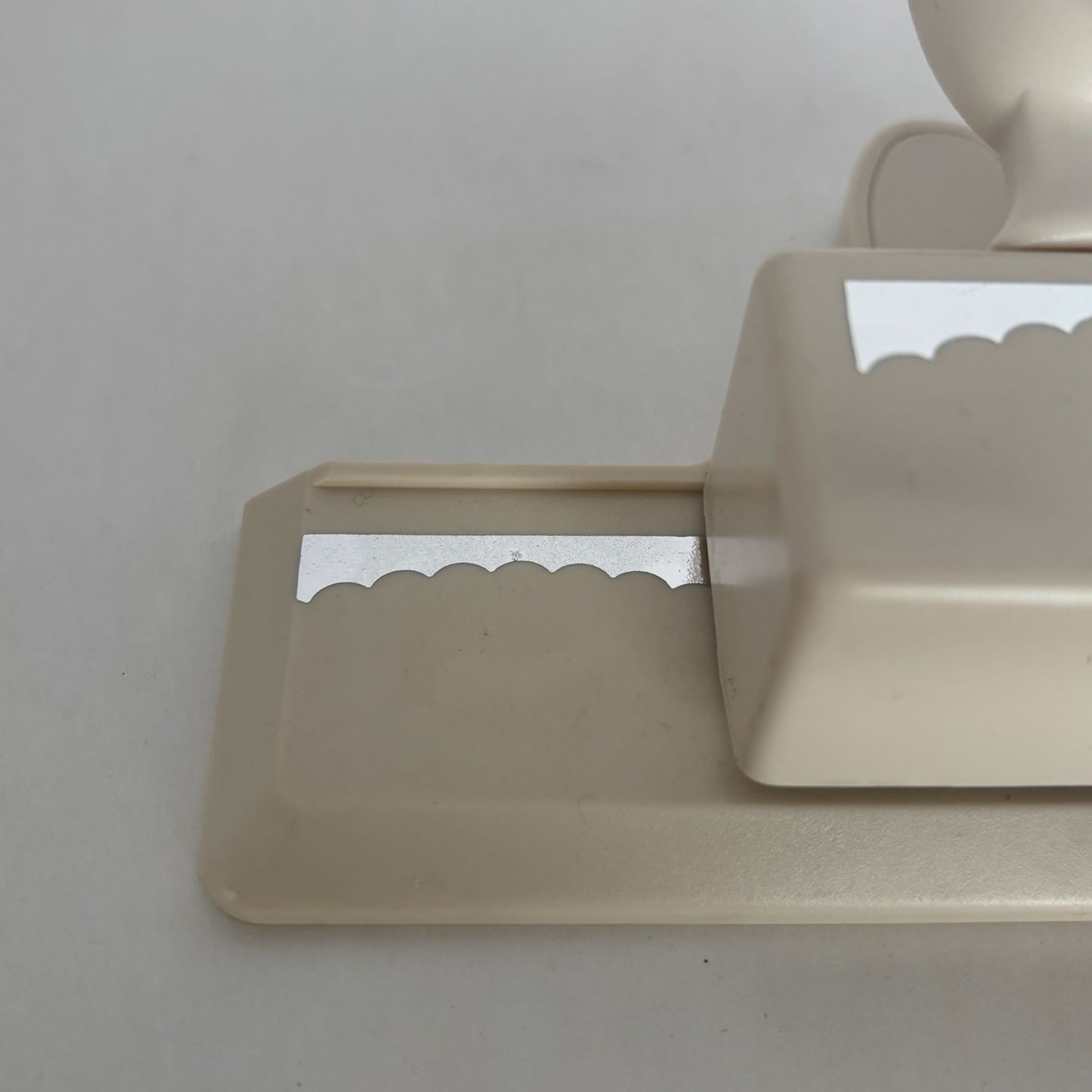 Martha Stewart Paper Punch Scalloped Border Edge Crafting Card Making Beige
