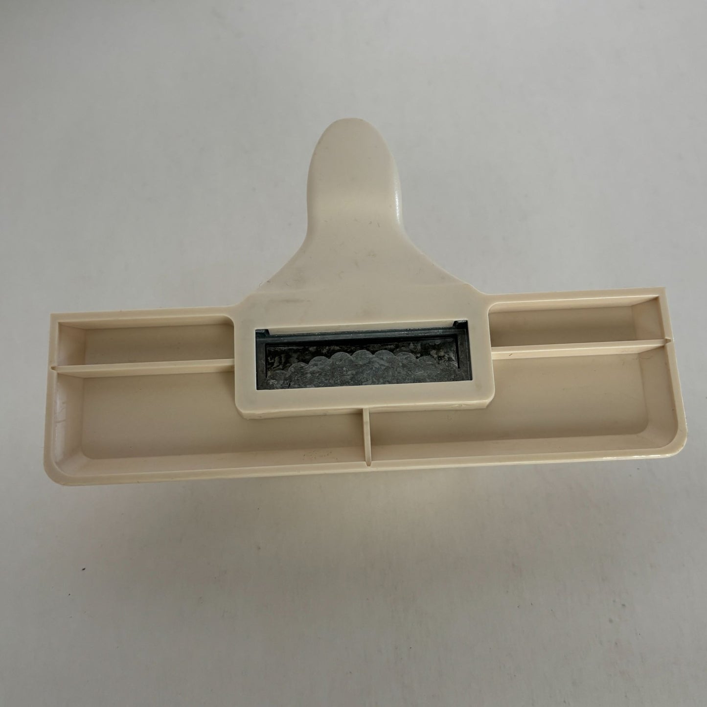 Martha Stewart Paper Punch Scalloped Border Edge Crafting Card Making Beige