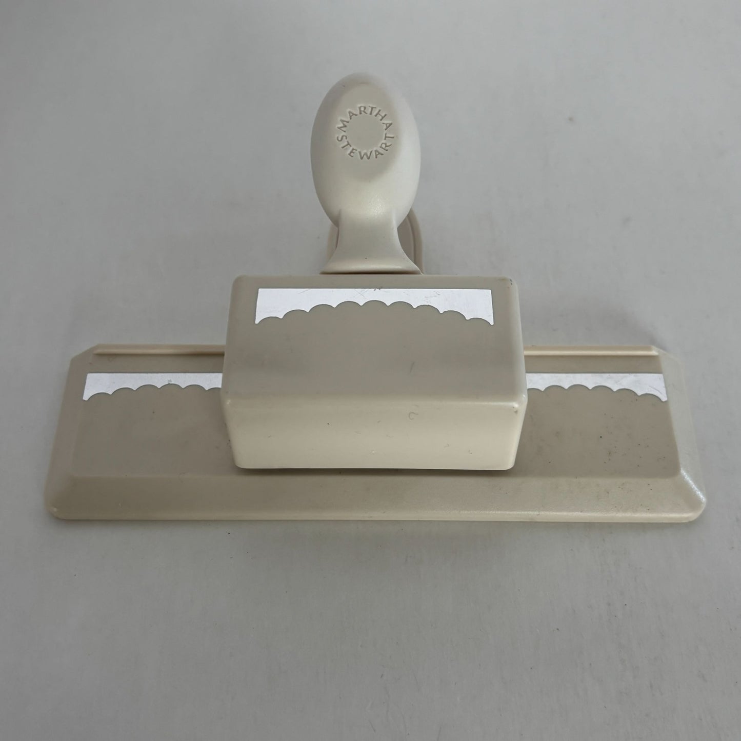 Martha Stewart Paper Punch Scalloped Border Edge Crafting Card Making Beige