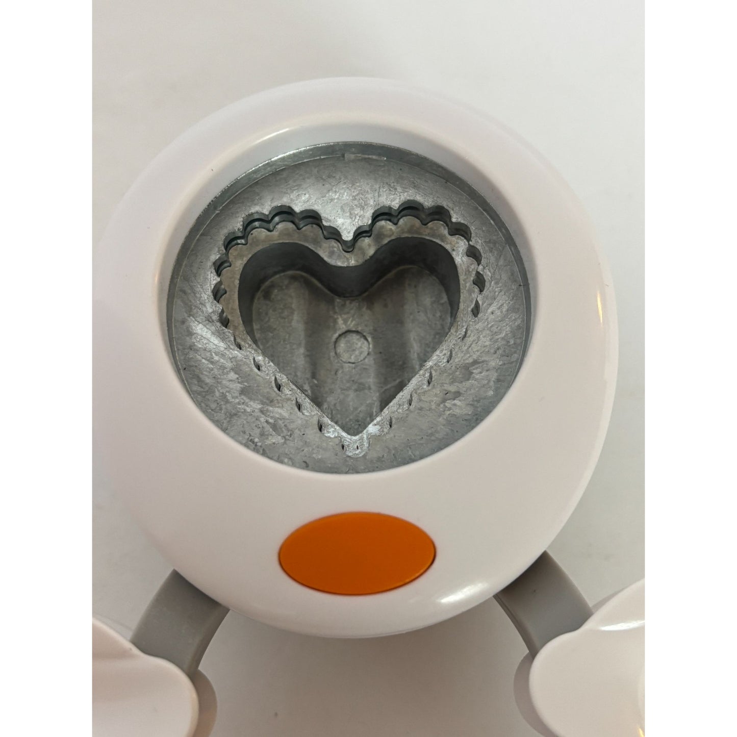Fiskars Large Squeeze Punch Scalloped Edge Heart Shape Craft Tool Valentines Day