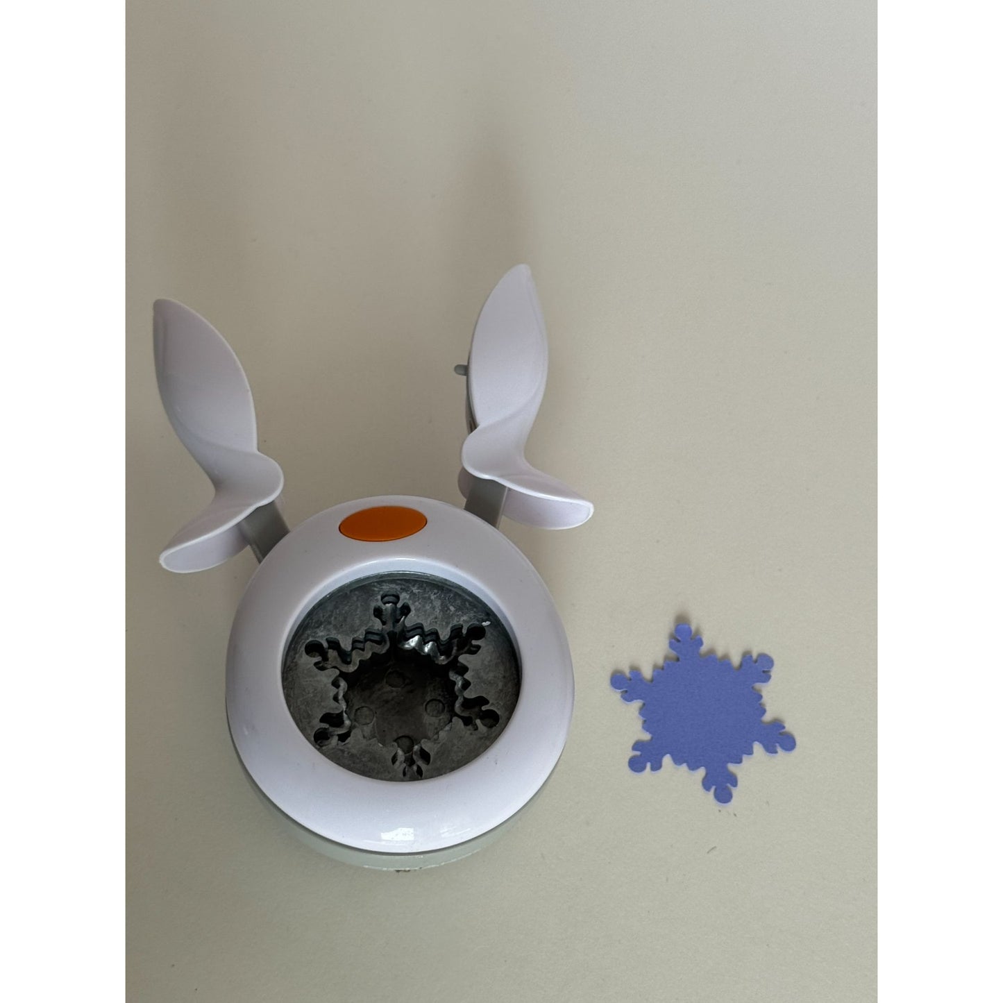 Fiskars Lever Squeeze Paper Punch Snowflake See Where You Punch Christmas Craft