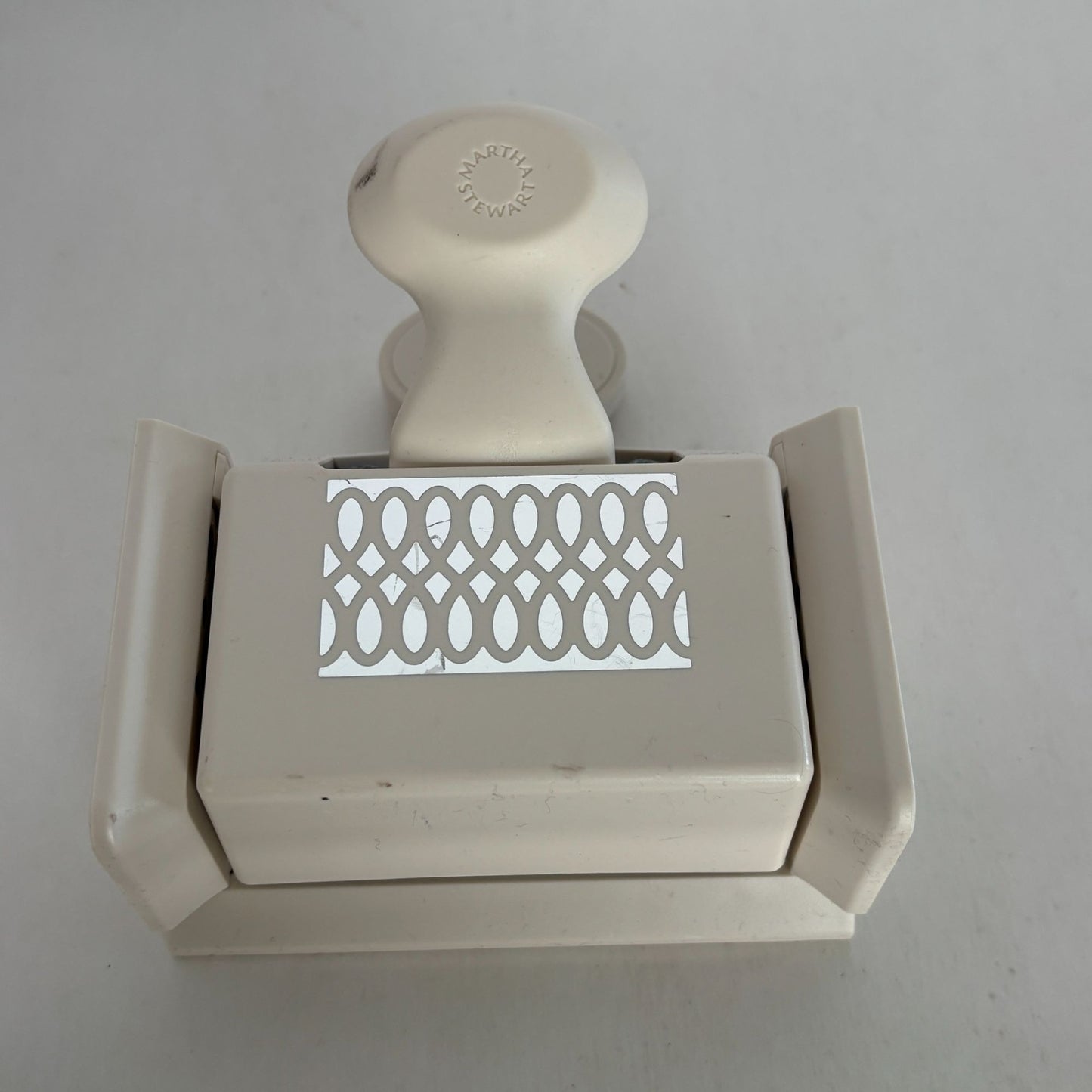 Martha Stewart Paper Punch INFINITE LOOPS TRIM Continuous Double Edge Border Art