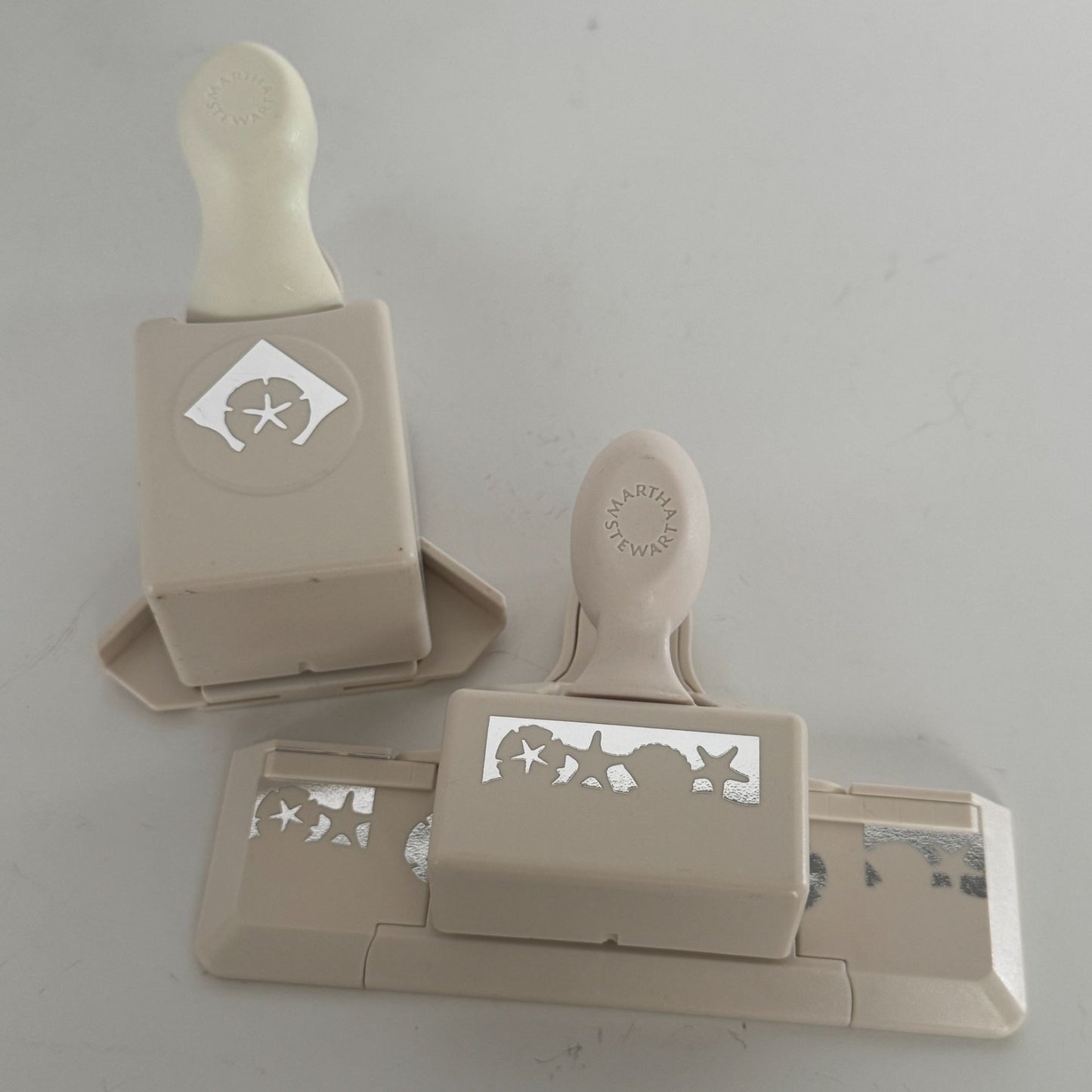 Martha Stewart Paper Punch Sand Dollar Around the Page Corner Edge Starfish