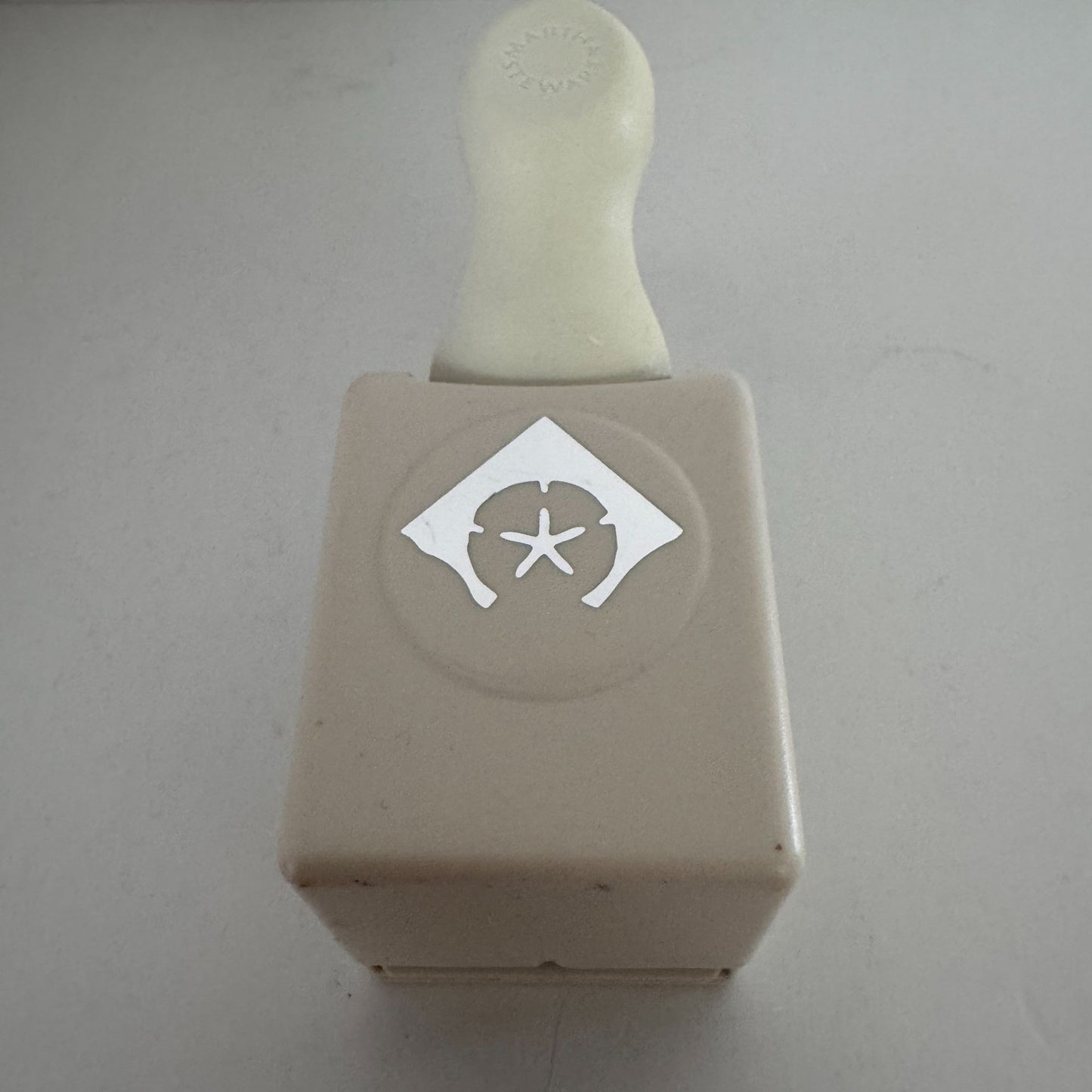 Martha Stewart Paper Punch Sand Dollar Around the Page Corner Edge Starfish