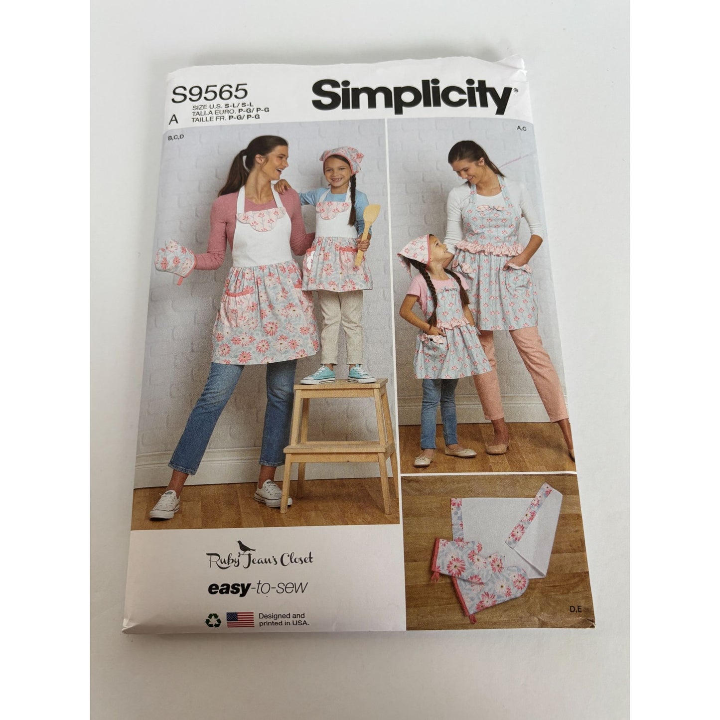 Simplicity Sewing Pattern S9565 Matching Mother Daughter Child Kitchen Aprons UC