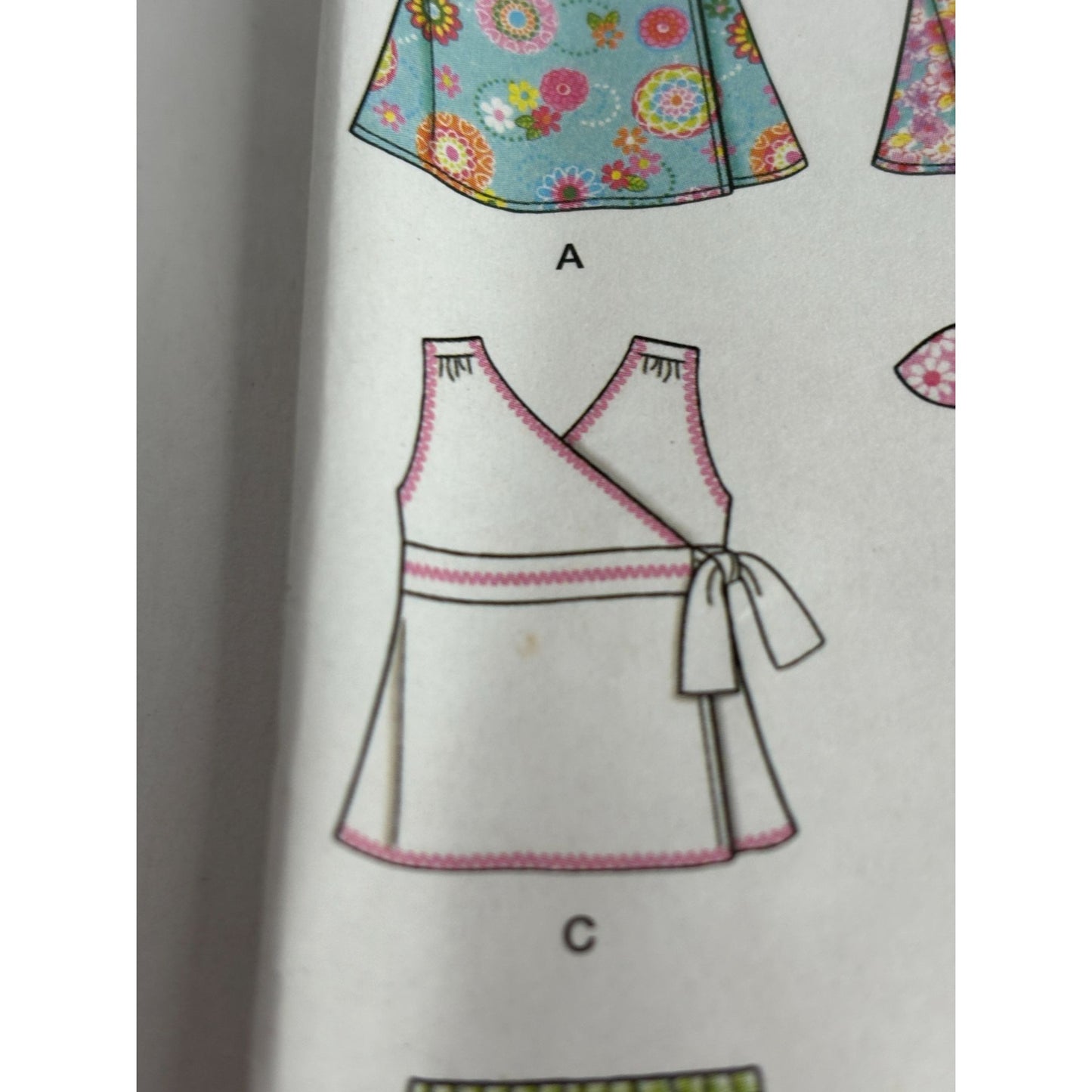 Simplicity Sewing Pattern 2677 Girls Outfit Dress Top Pants Shorts Sizes 3-8 UC