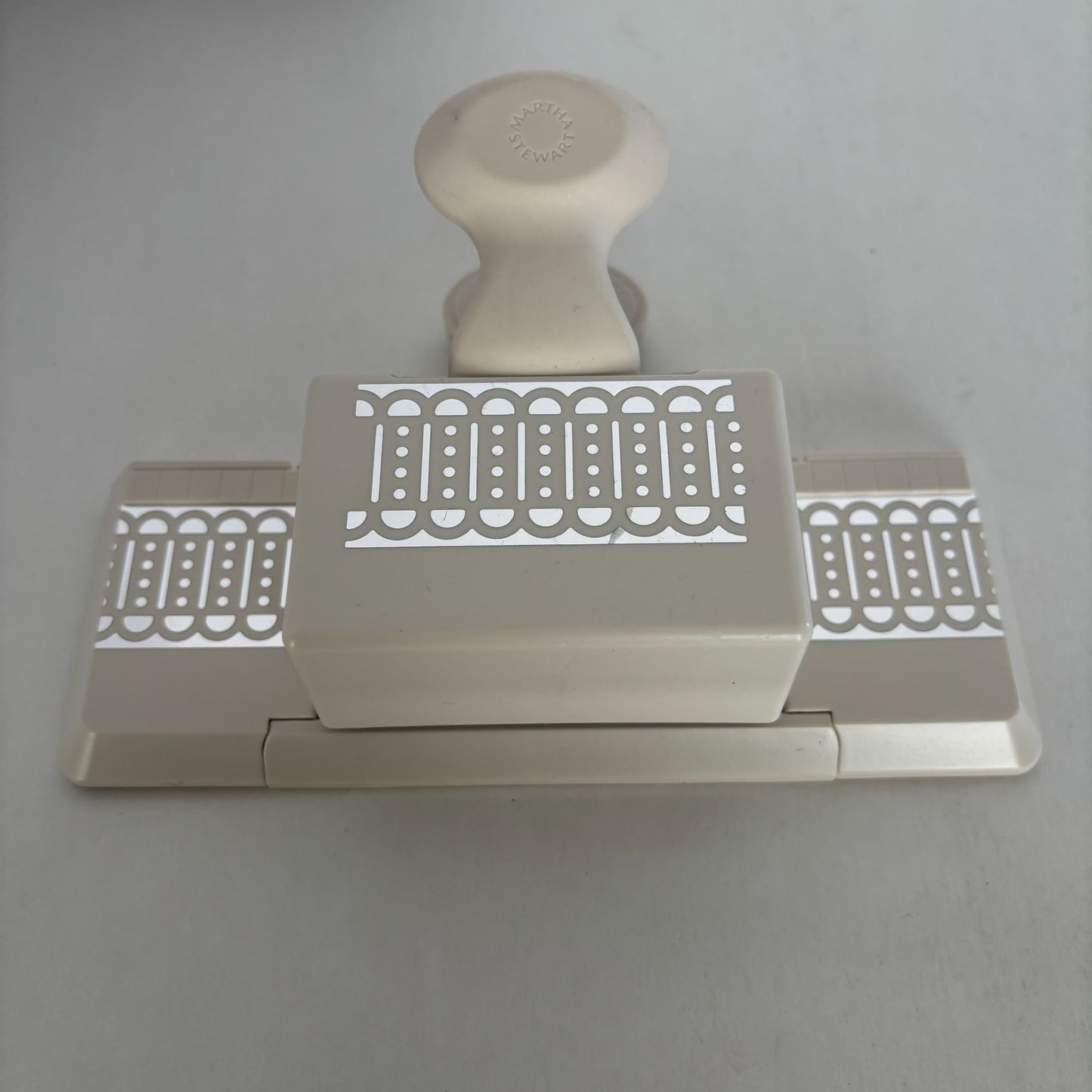 Martha Stewart Paper Punch LINKED TRIM Double Edged Border Eyelet Lace Cardmaking