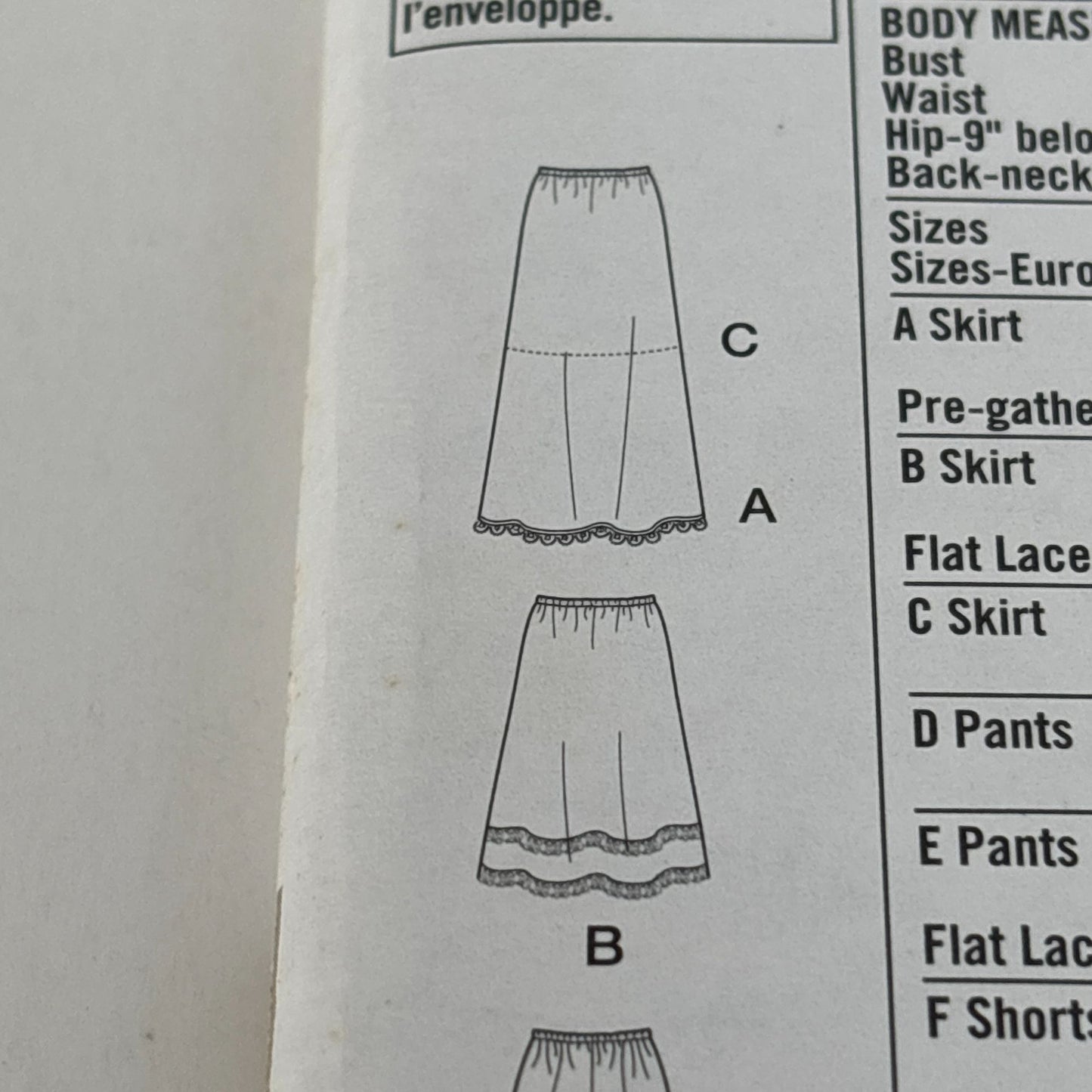 Simplicity Sewing Pattern 5686: Misses' Skirt, Pants, Shorts and Bag