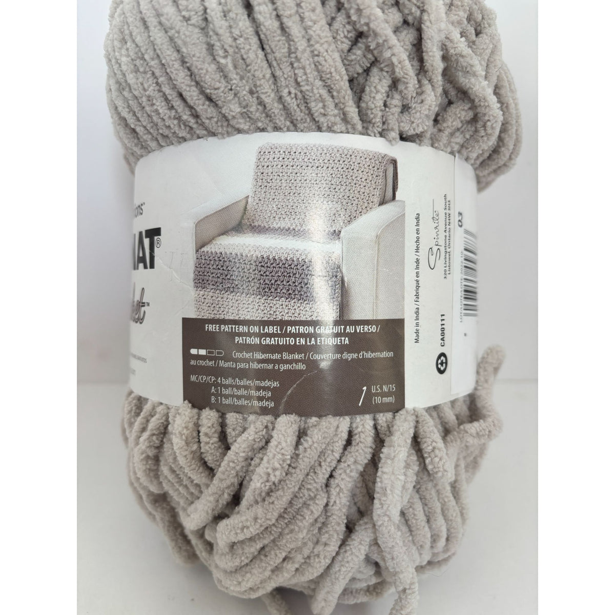 Bernat Blanket Yarn Skein Super Bulky Sea Gull Gray Soft Plush Knitting Crochet 10.5oz