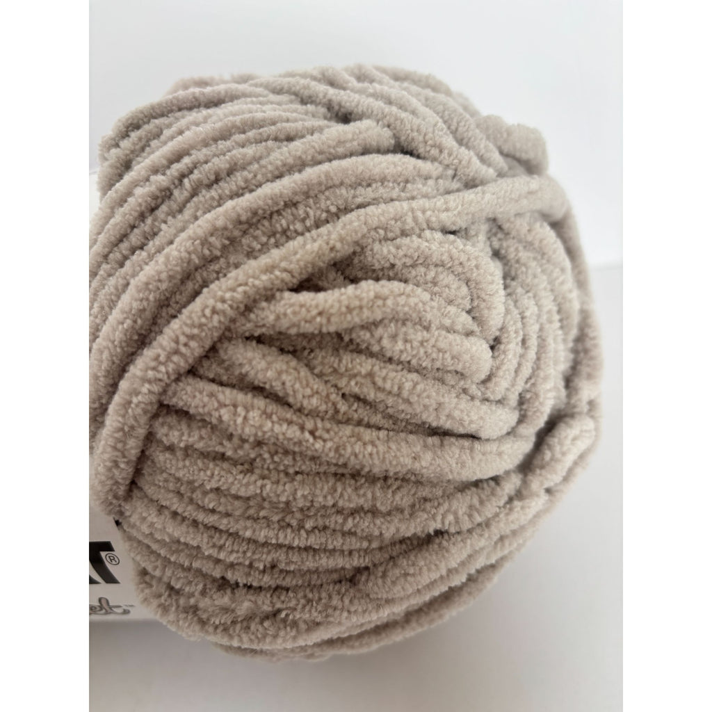 Bernat Blanket Yarn Skein Super Bulky Sea Gull Gray Soft Plush Knitting Crochet 10.5oz