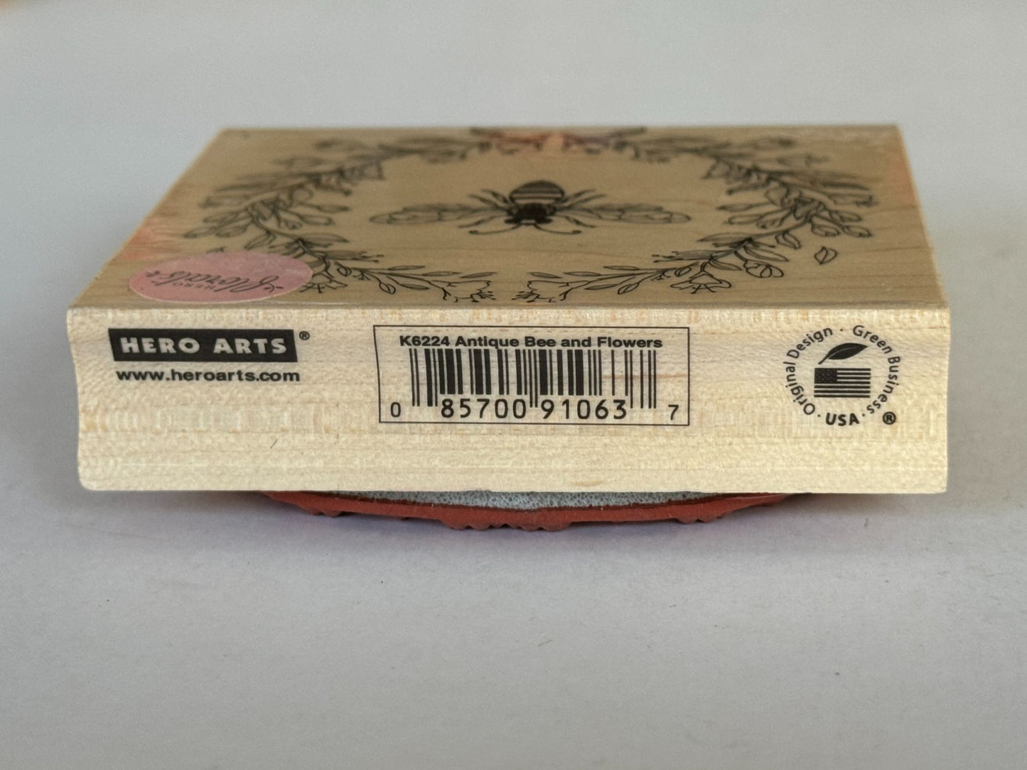 Hero Arts Rubber Stamp Antique Bee and Flowers Floral Wreath Circle Card Making