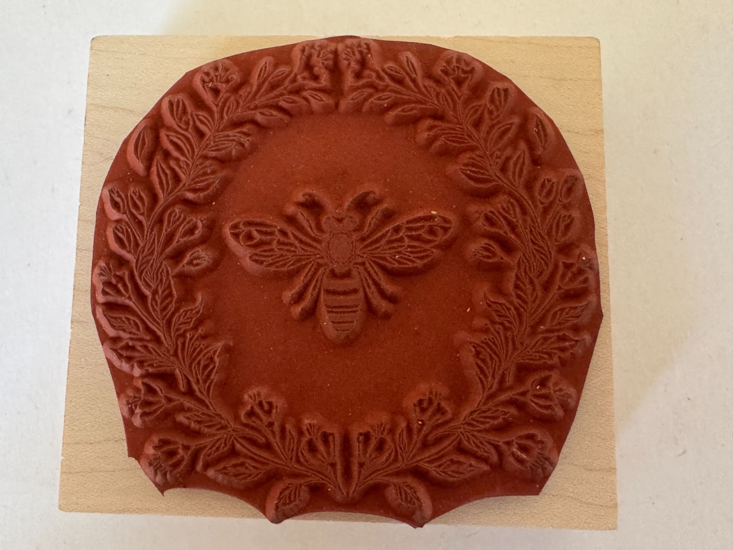 Hero Arts Rubber Stamp Antique Bee and Flowers Floral Wreath Circle Card Making