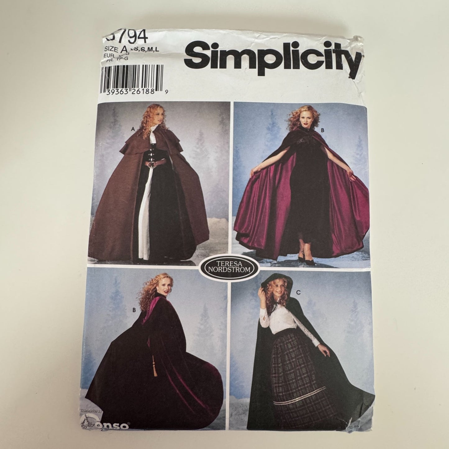 Simplicity Sewing Pattern 5794 Misses Costume Cape Cloak Fantasy Hooded 6-20 Uncut Halloween