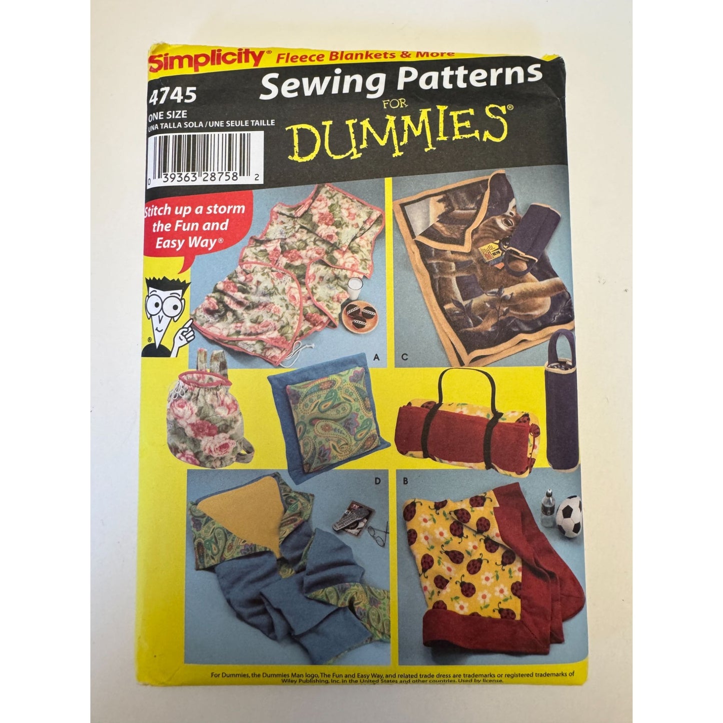 Simplicity Sewing Pattern 4745 Fleece Pillow in a Quilt Blanket Carry Bags Uncut