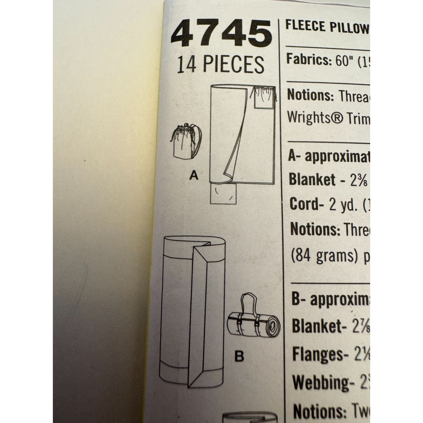Simplicity Sewing Pattern 4745 Fleece Pillow in a Quilt Blanket Carry Bags Uncut