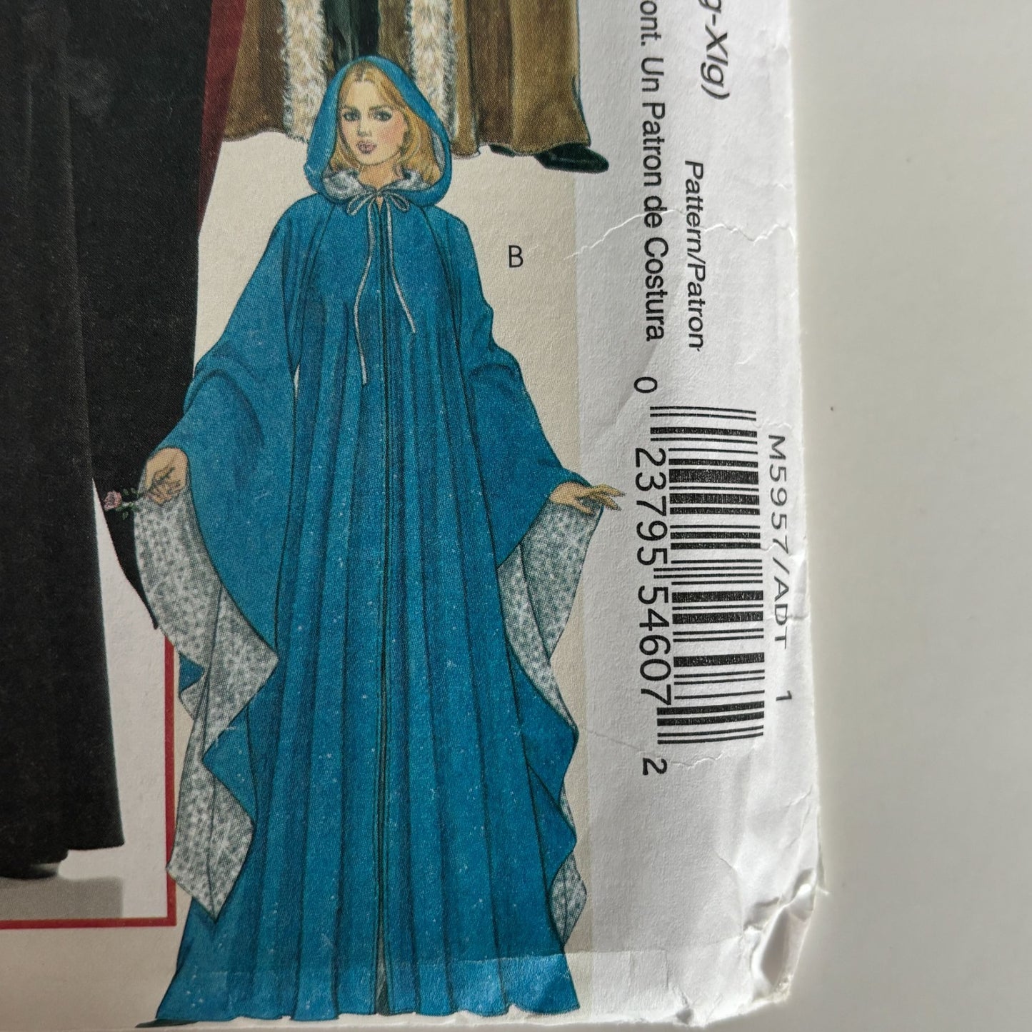 McCalls Sewing Pattern M5957 Adult Easy Halloween Costume Cloak Cape Cosplay Renaissance S-XL Uncut
