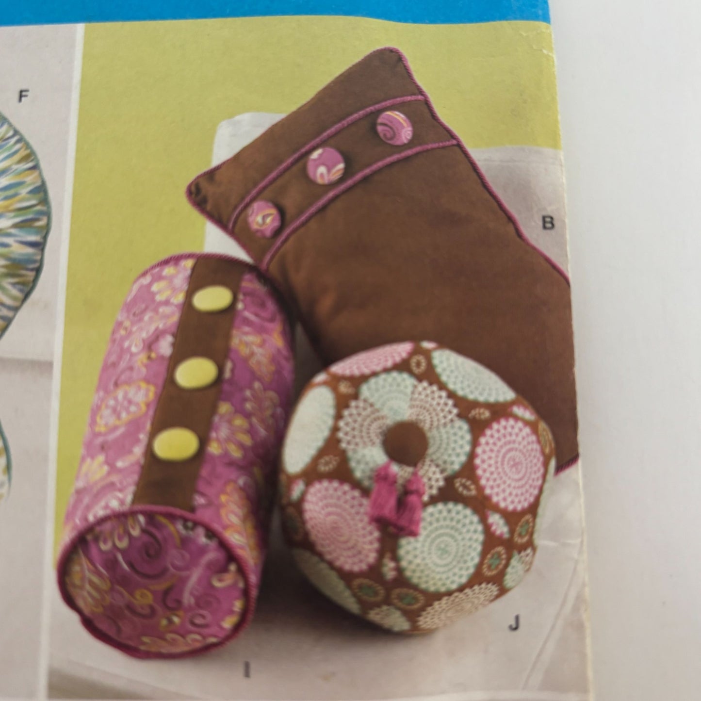 Simplicity Sewing Pattern 1480 Decorative Pillows Neck Rolls Home Decor Uncut