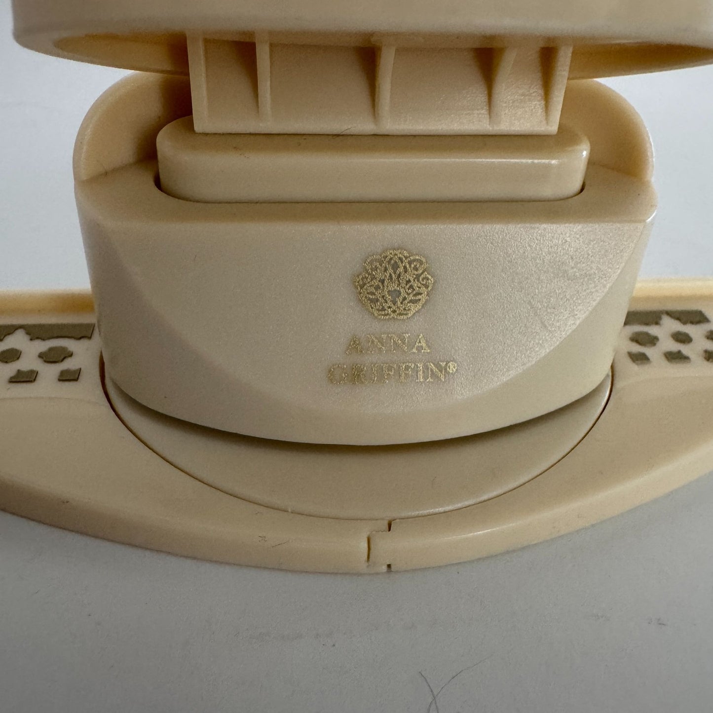 Anna Griffin Paper Punch Border Edge Crafting Tool Cardmaking Decorative Holiday