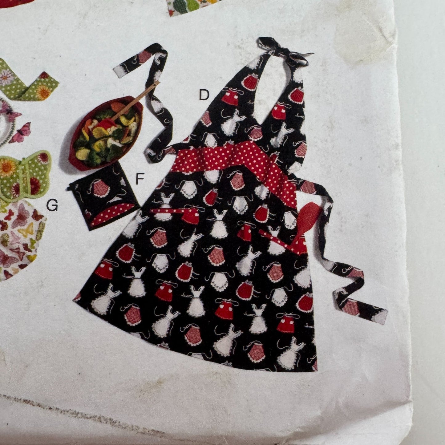 Butterick Sewing Pattern B5765 Halter Kitchen Apron Potholder Holiday S M L 8-18