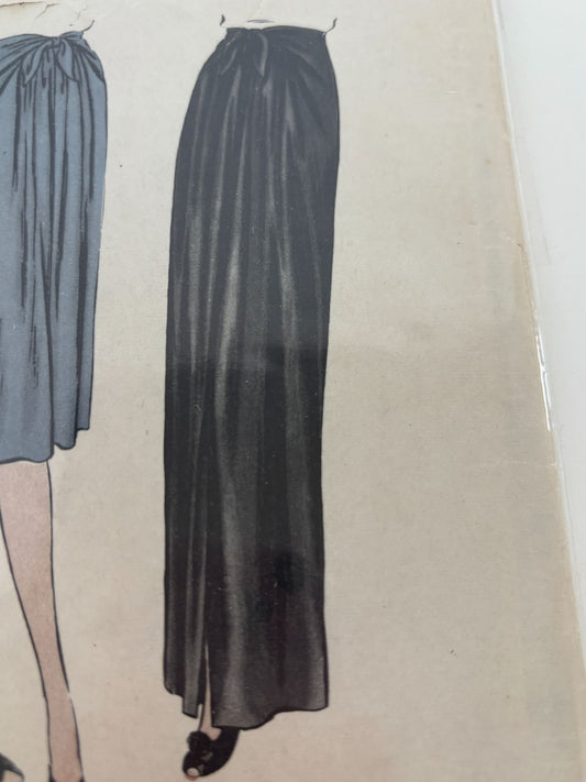 Vogue Sewing Pattern 5743 Long Gathered Skirt 30 Inch Waist 1940s Vintage Rare