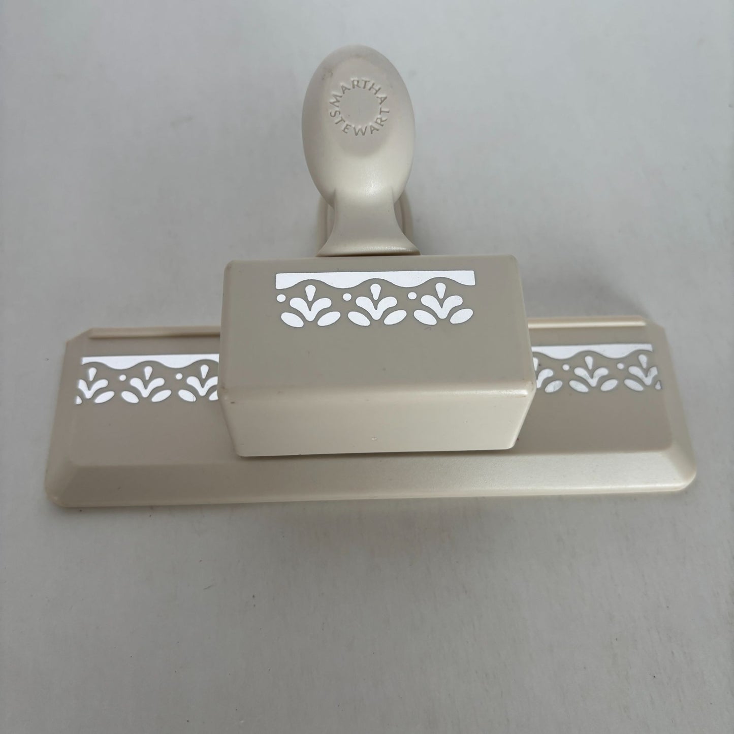 Martha Stewart Paper Punch Botanical Scallop Flower Edge Border Card Making Art