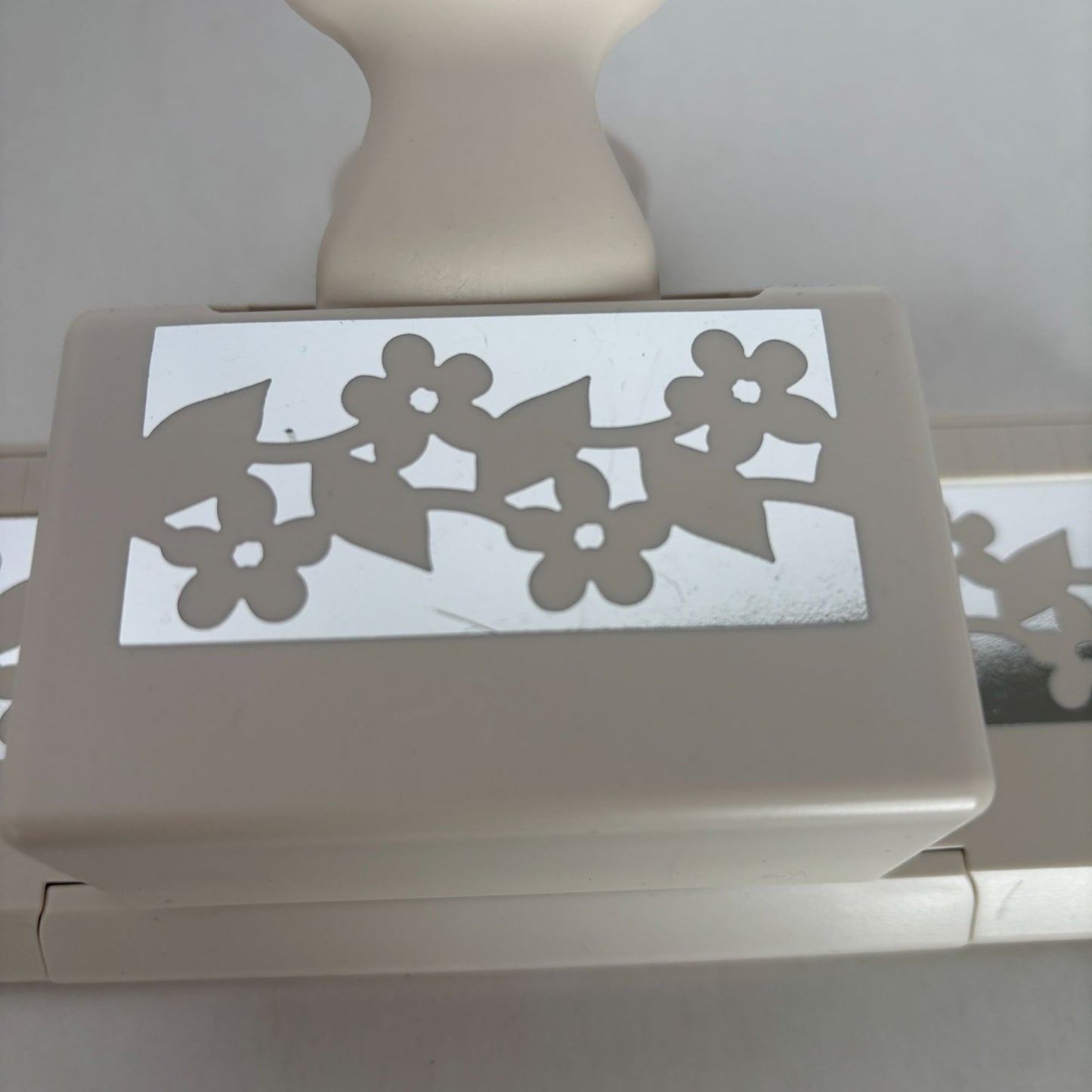 Martha Stewart Paper Punch Blossom Trim Deep Edge Flower Border Card Making Art