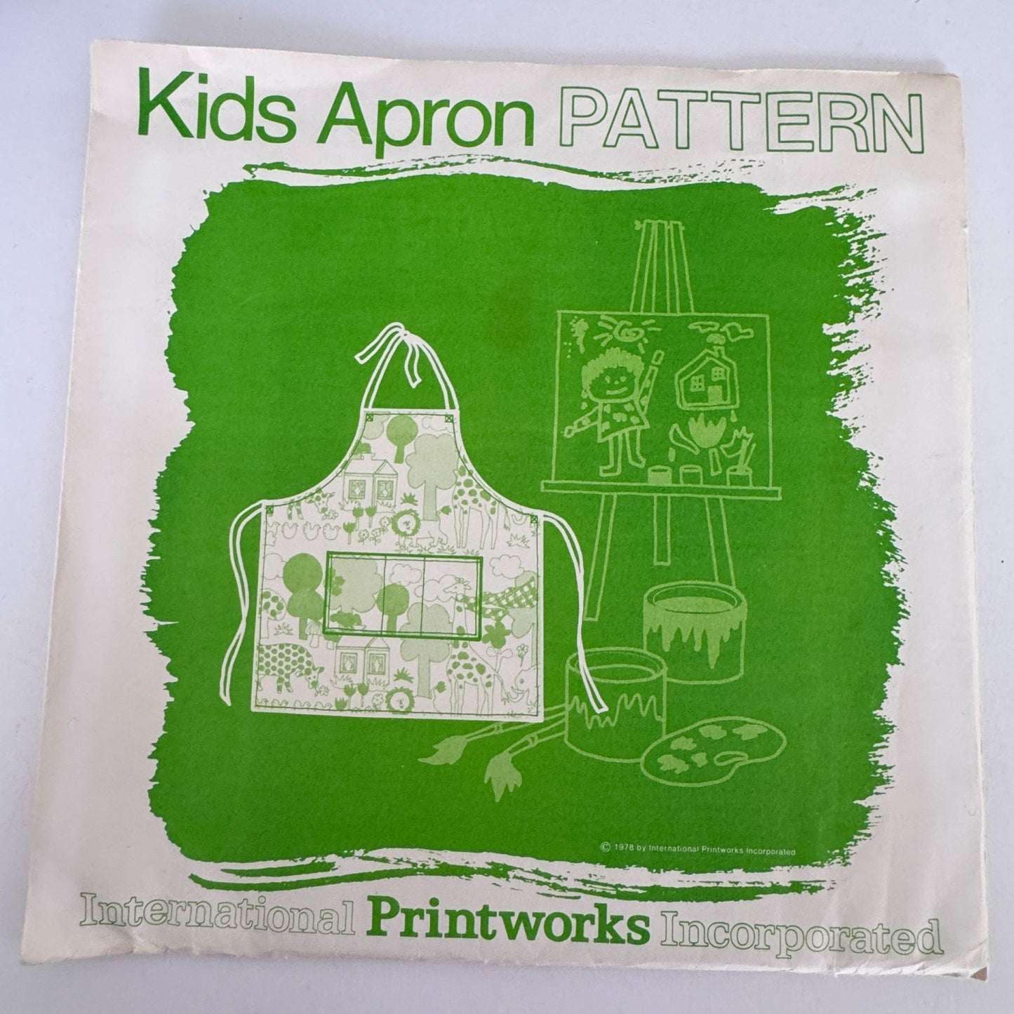 International Printworks Sewing Pattern Kids Apron 70s Artist Smock Craft 2-8 Uncut Kitchen Baking