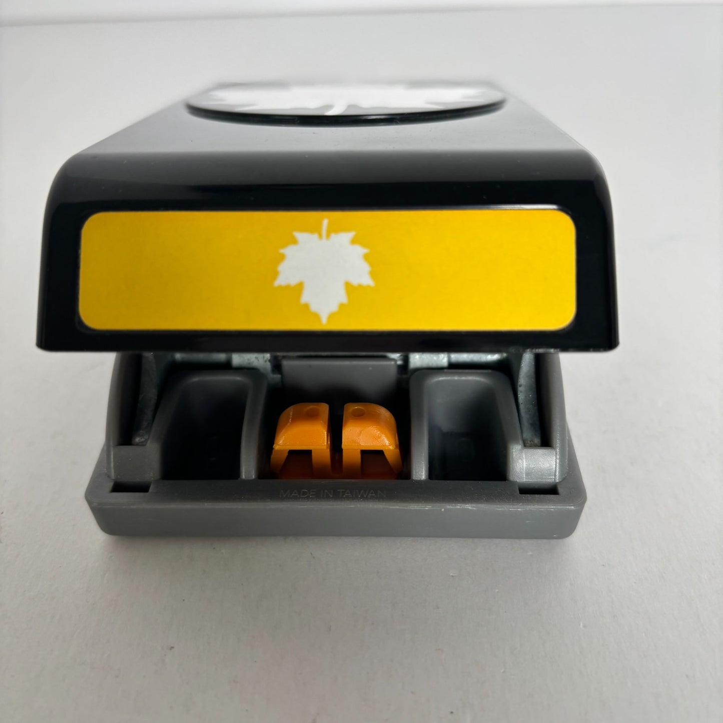 EK Success Paper Punch Maple Leaf Large Fall Thanksgiving Cardmaking Canada Craft Autumn Nature