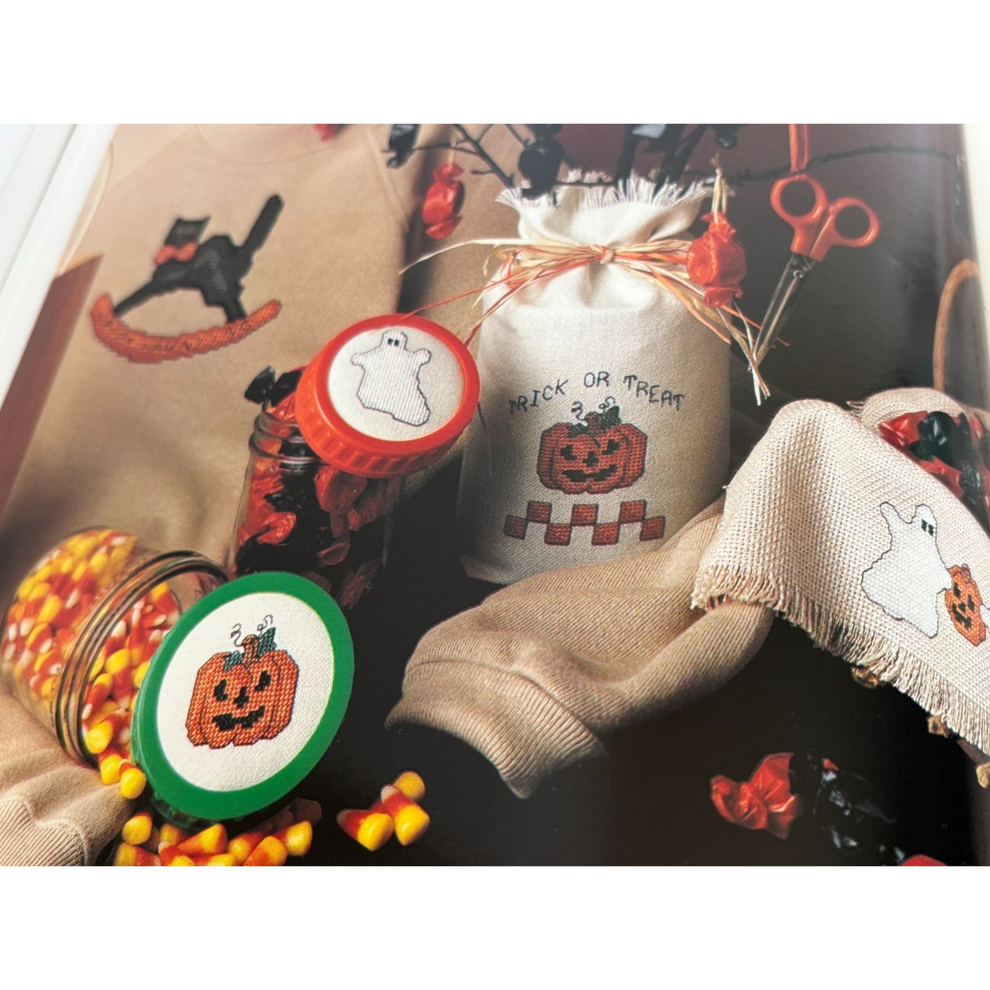 Leisure Arts Magazine October 1990 Cross Stitch Patterns Crafts Halloween Treats