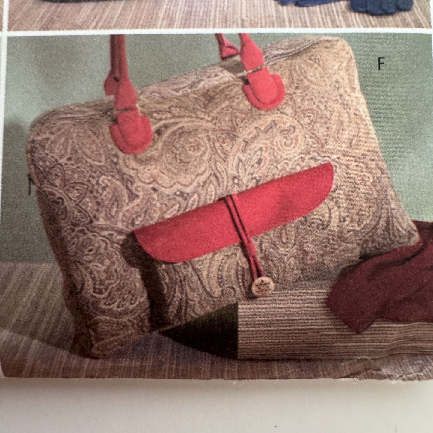 Butterick Sewing Pattern B4318 Large Tote Bag Pocket Travel Accessory Uncut