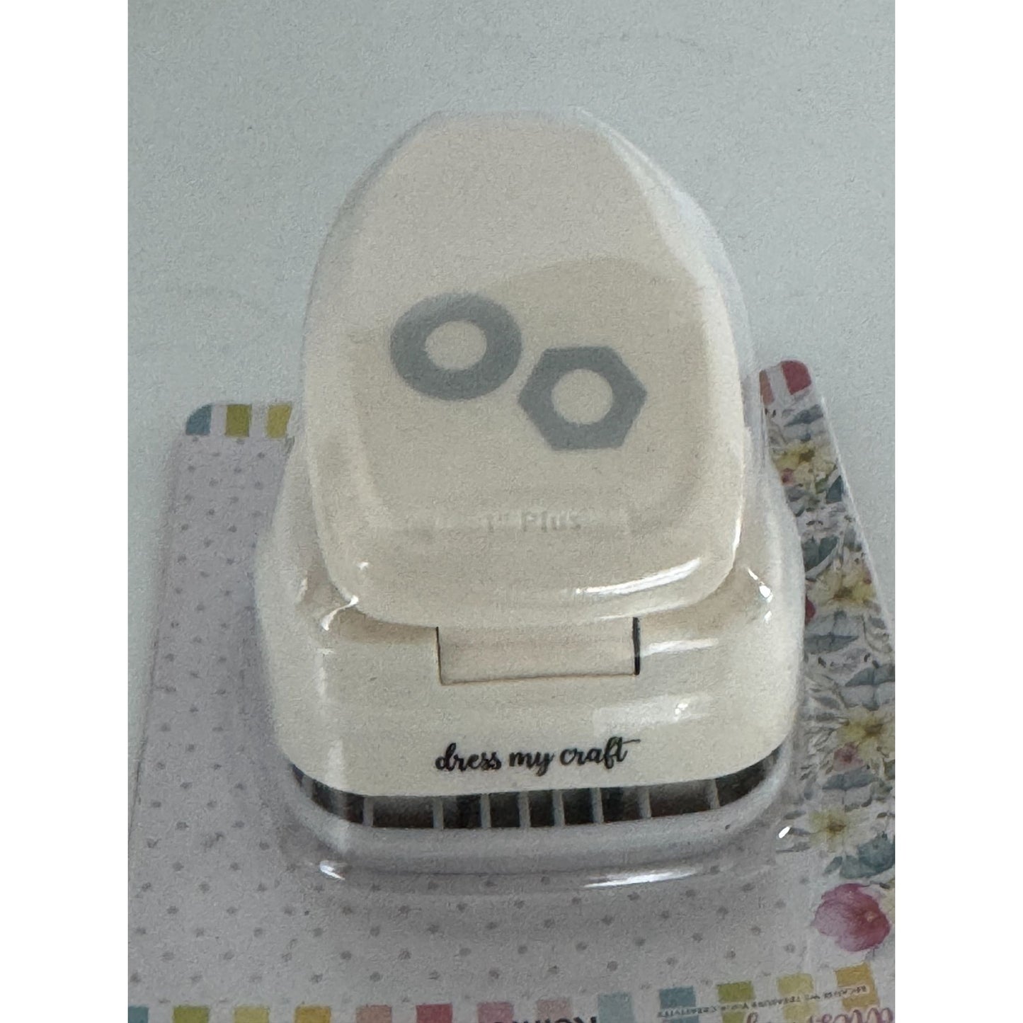 Dress My Craft Reinforcement Hole Punch Paper Crafting Scrapbooking Card Making