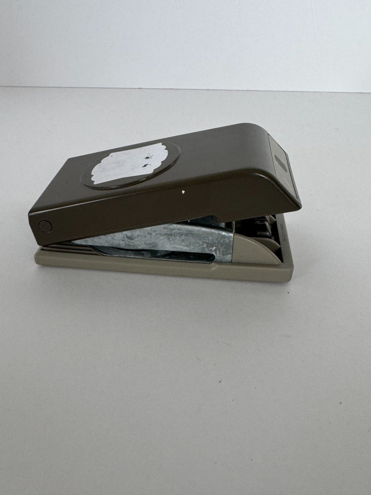 Stampin Up Paper Punch Artisan Label Scalloped Craft Scrapbook Decorative Slim