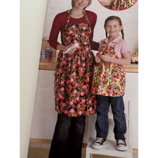 Simplicity Sewing Pattern 2555 Mother Daughter Matching Aprons Child Adult Uncut