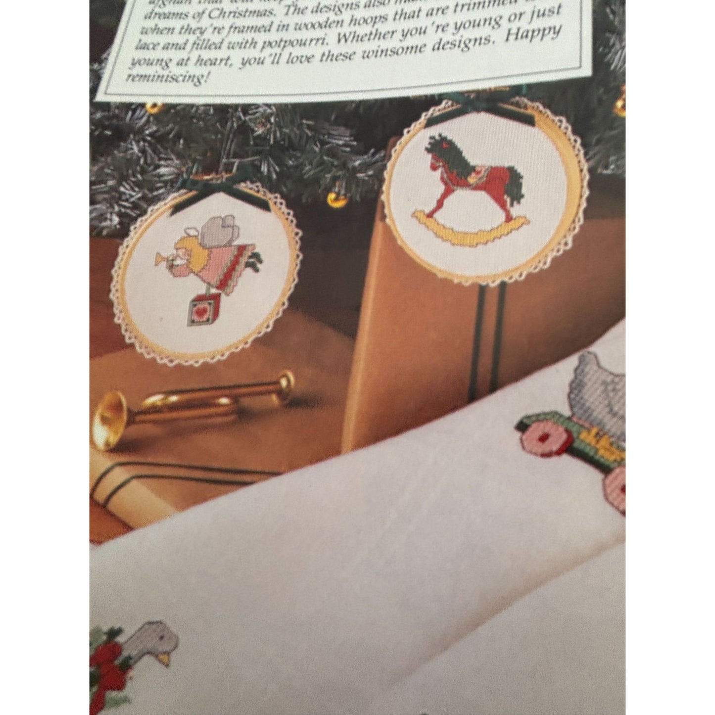 Leisure Arts Magazine December 1988 Cross Stitch Santa Christmas Stockings Knit