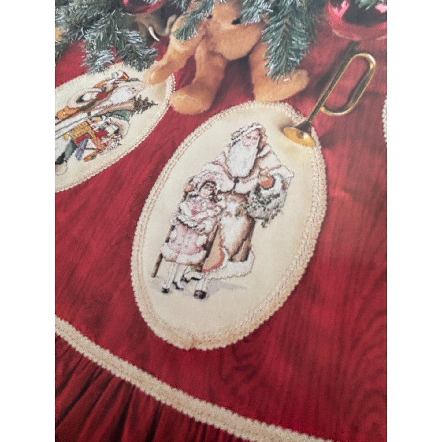 Leisure Arts Magazine December 1988 Cross Stitch Santa Christmas Stockings Knit