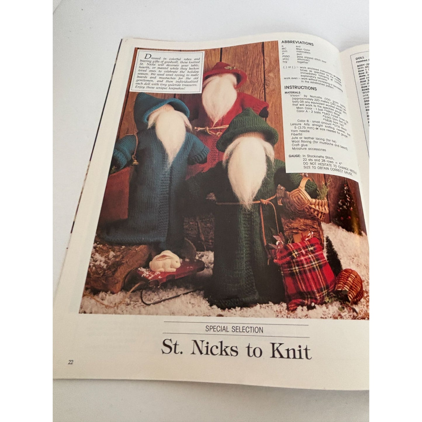 Leisure Arts Magazine December 1988 Cross Stitch Santa Christmas Stockings Knit