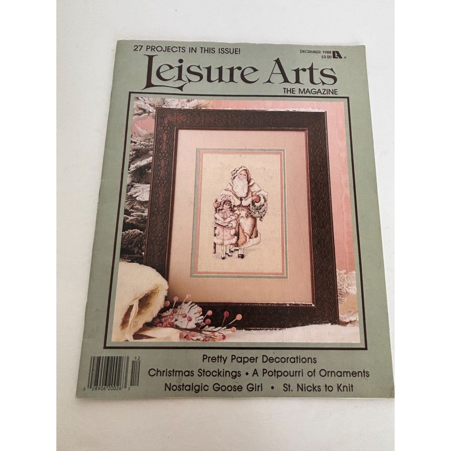 Leisure Arts Magazine December 1988 Cross Stitch Santa Christmas Stockings Knit