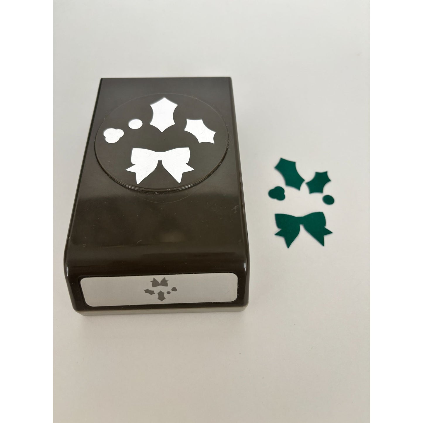 Stampin Up Paper Punch Holly Berry Builder Christmas Wreath Card Making Crafts Holidays Bow