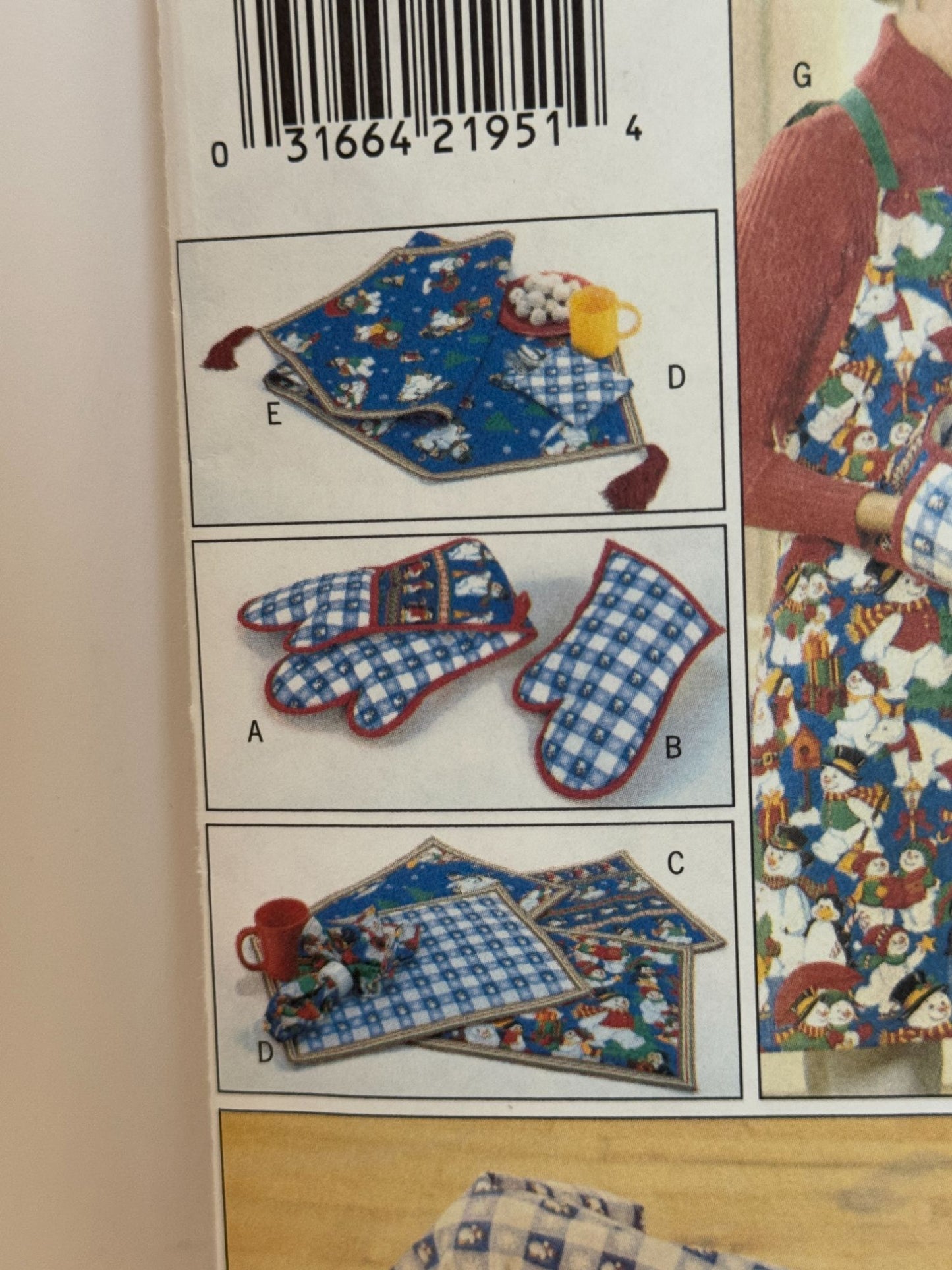 Butterick Sewing Pattern 4119 Family Christmas Apron Kids Adult Table Decor UC